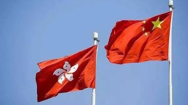 逃离昏暗下的小村